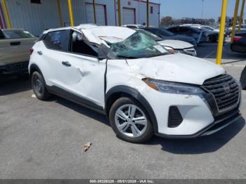  Salvage Nissan Kicks