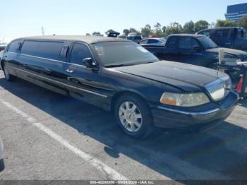  Salvage Lincoln Towncar