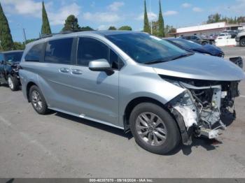  Salvage Toyota Sienna