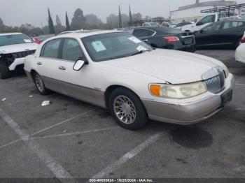  Salvage Lincoln Towncar