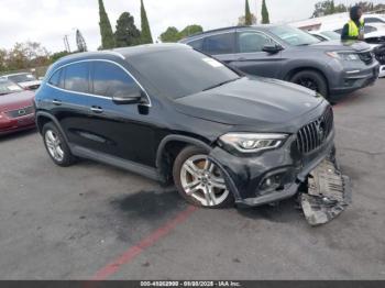  Salvage Mercedes-Benz GLA