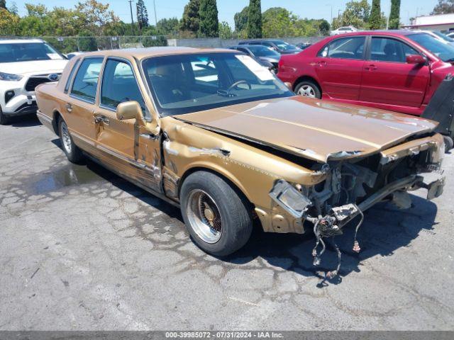  Salvage Lincoln Towncar