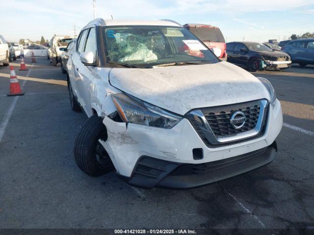  Salvage Nissan Kicks