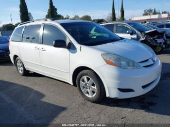  Salvage Toyota Sienna