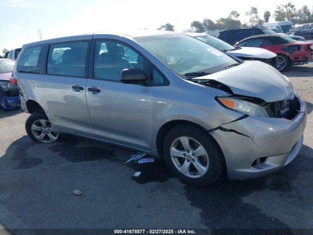  Salvage Toyota Sienna