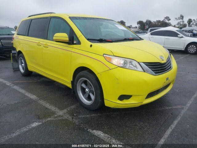  Salvage Toyota Sienna