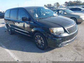  Salvage Chrysler Town & Country