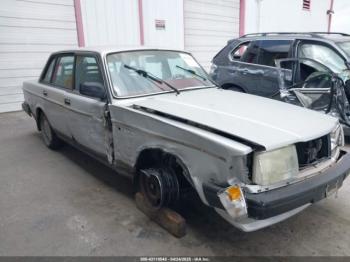 Salvage Volvo 240