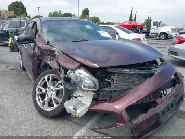  Salvage Nissan Maxima