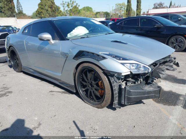  Salvage Nissan GT-R