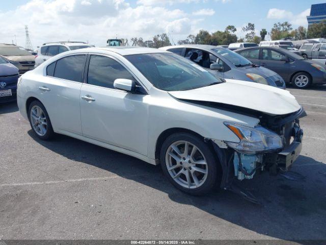  Salvage Nissan Maxima
