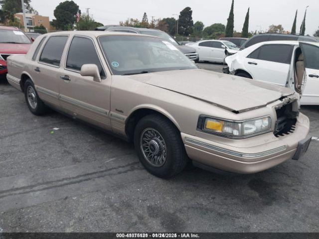  Salvage Lincoln Towncar