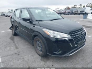  Salvage Nissan Kicks