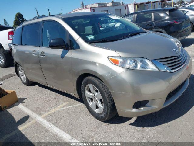  Salvage Toyota Sienna