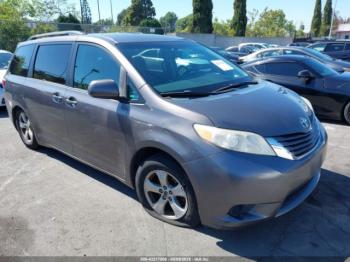  Salvage Toyota Sienna