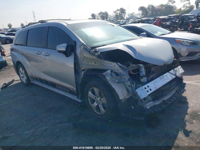  Salvage Toyota Sienna