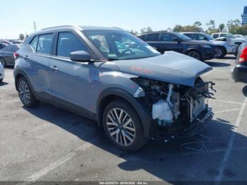  Salvage Nissan Kicks