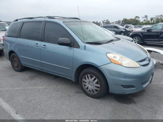  Salvage Toyota Sienna