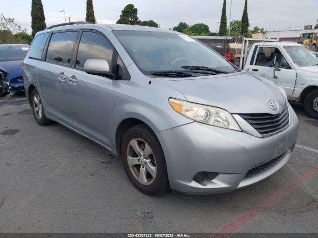  Salvage Toyota Sienna