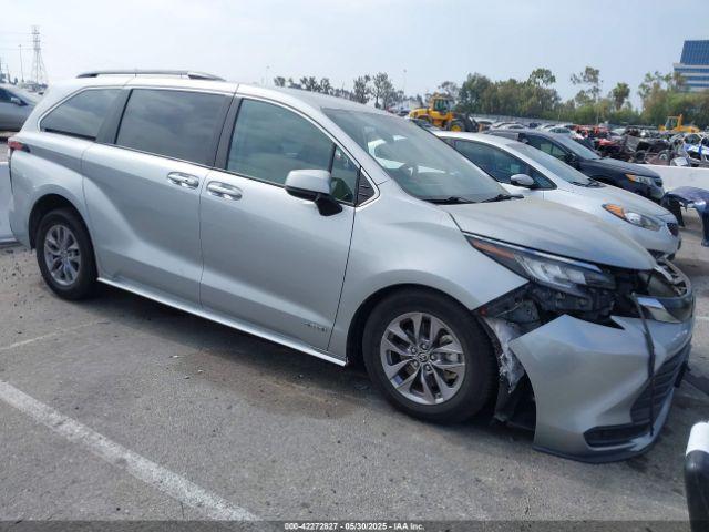  Salvage Toyota Sienna