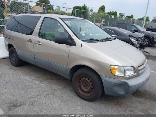  Salvage Toyota Sienna