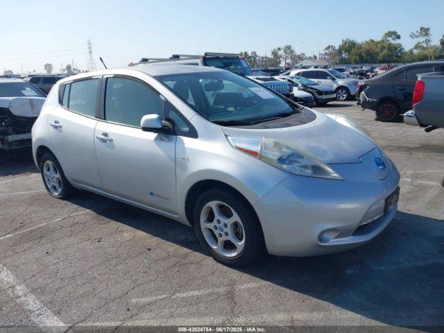  Salvage Nissan LEAF