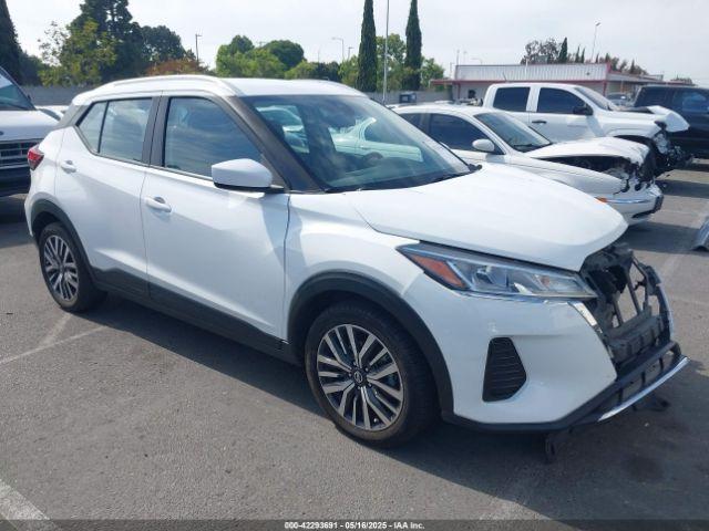  Salvage Nissan Kicks