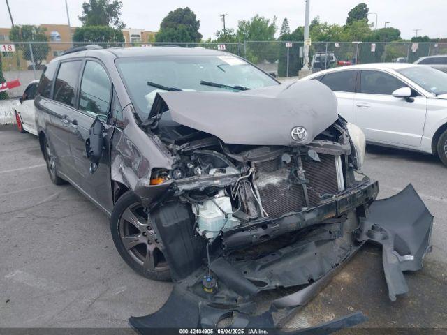  Salvage Toyota Sienna