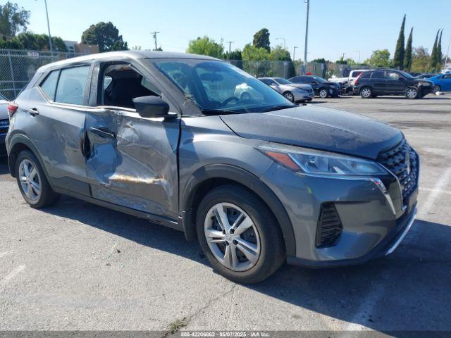  Salvage Nissan Kicks