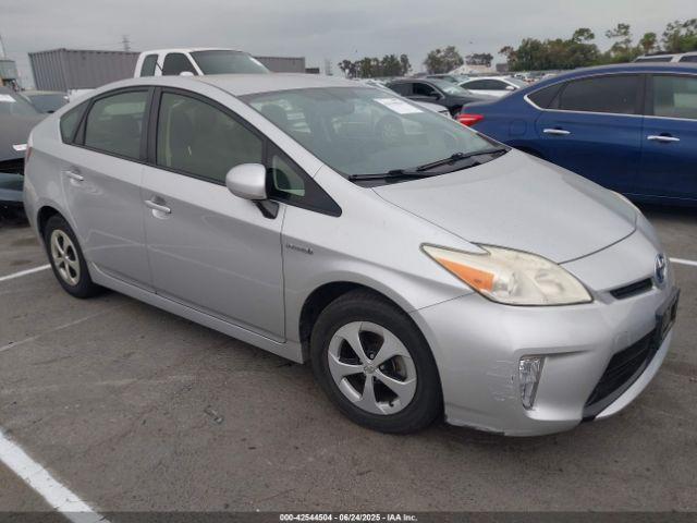  Salvage Toyota Prius