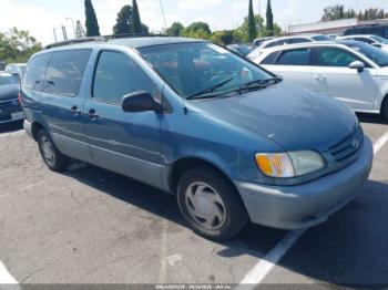  Salvage Toyota Sienna