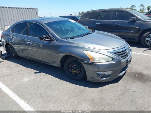  Salvage Nissan Altima