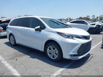  Salvage Toyota Sienna