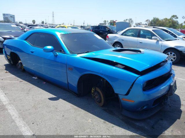  Salvage Dodge Challenger