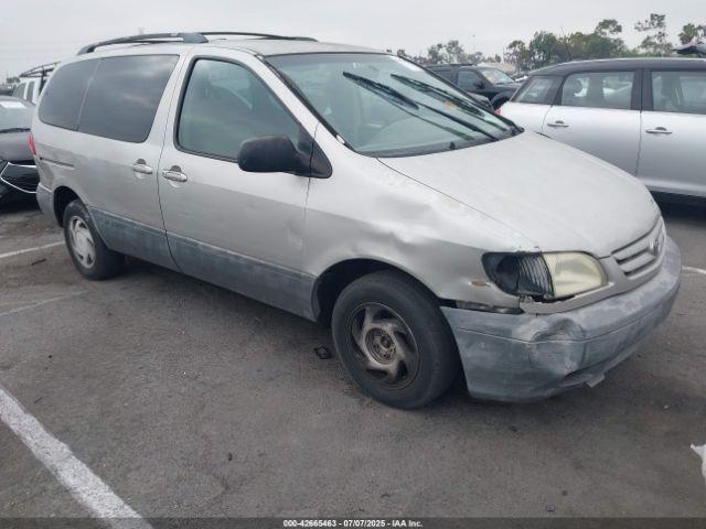  Salvage Toyota Sienna