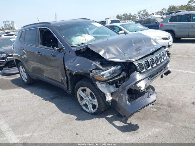  Salvage Jeep Compass