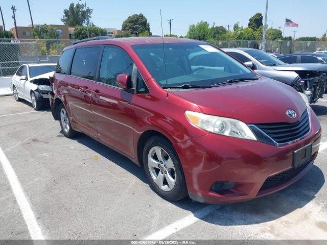  Salvage Toyota Sienna