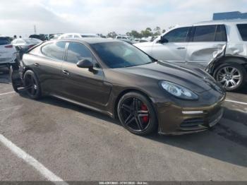  Salvage Porsche Panamera