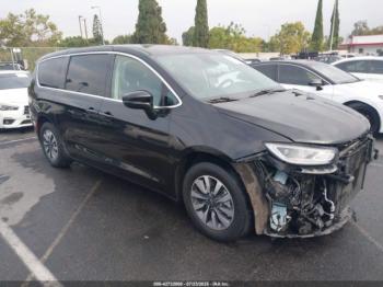 Salvage Chrysler Pacifica