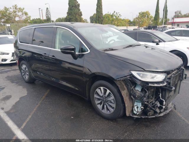  Salvage Chrysler Pacifica
