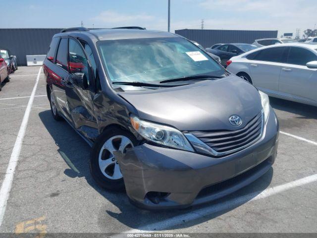  Salvage Toyota Sienna