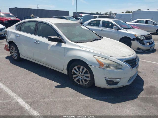  Salvage Nissan Altima