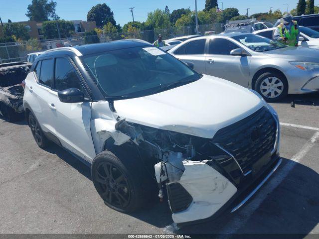  Salvage Nissan Kicks