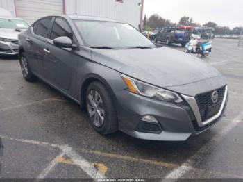  Salvage Nissan Altima