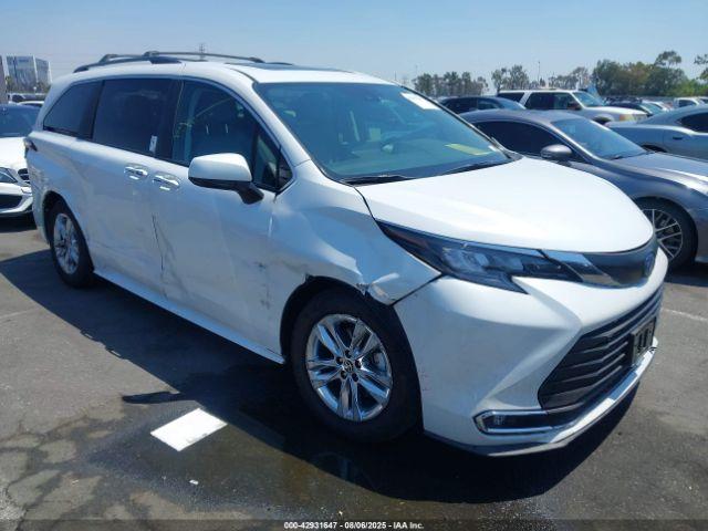  Salvage Toyota Sienna