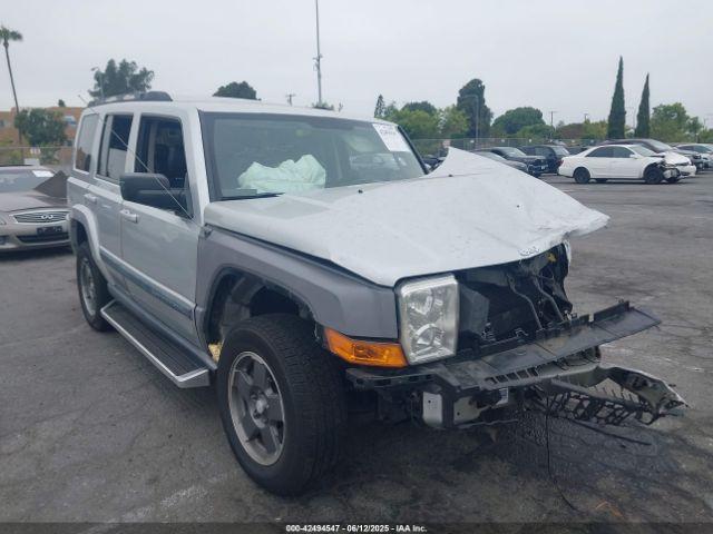  Salvage Jeep Commander
