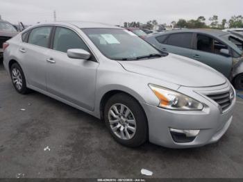  Salvage Nissan Altima