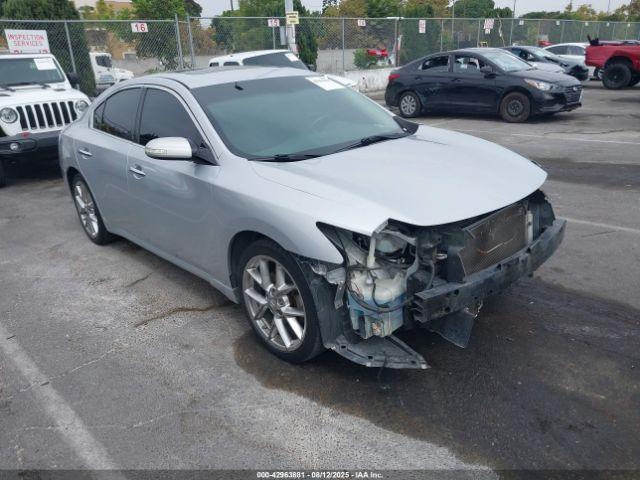  Salvage Nissan Maxima