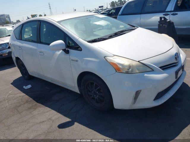  Salvage Toyota Prius v