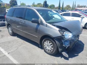  Salvage Toyota Sienna